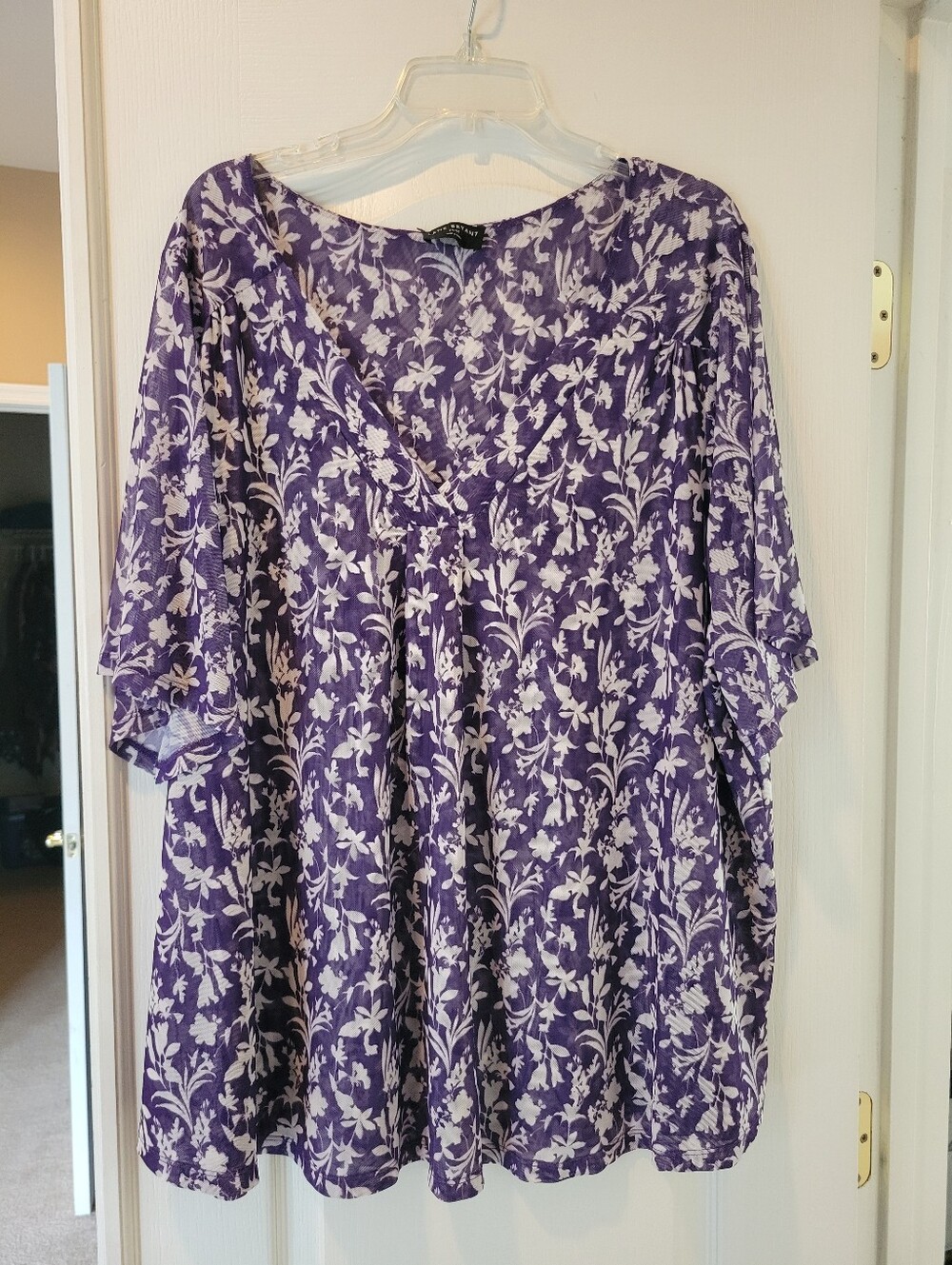 LANE BRYANT Plus Size 24/26 Purple White Floral V-Neck Short Sleeve Tunic Blouse